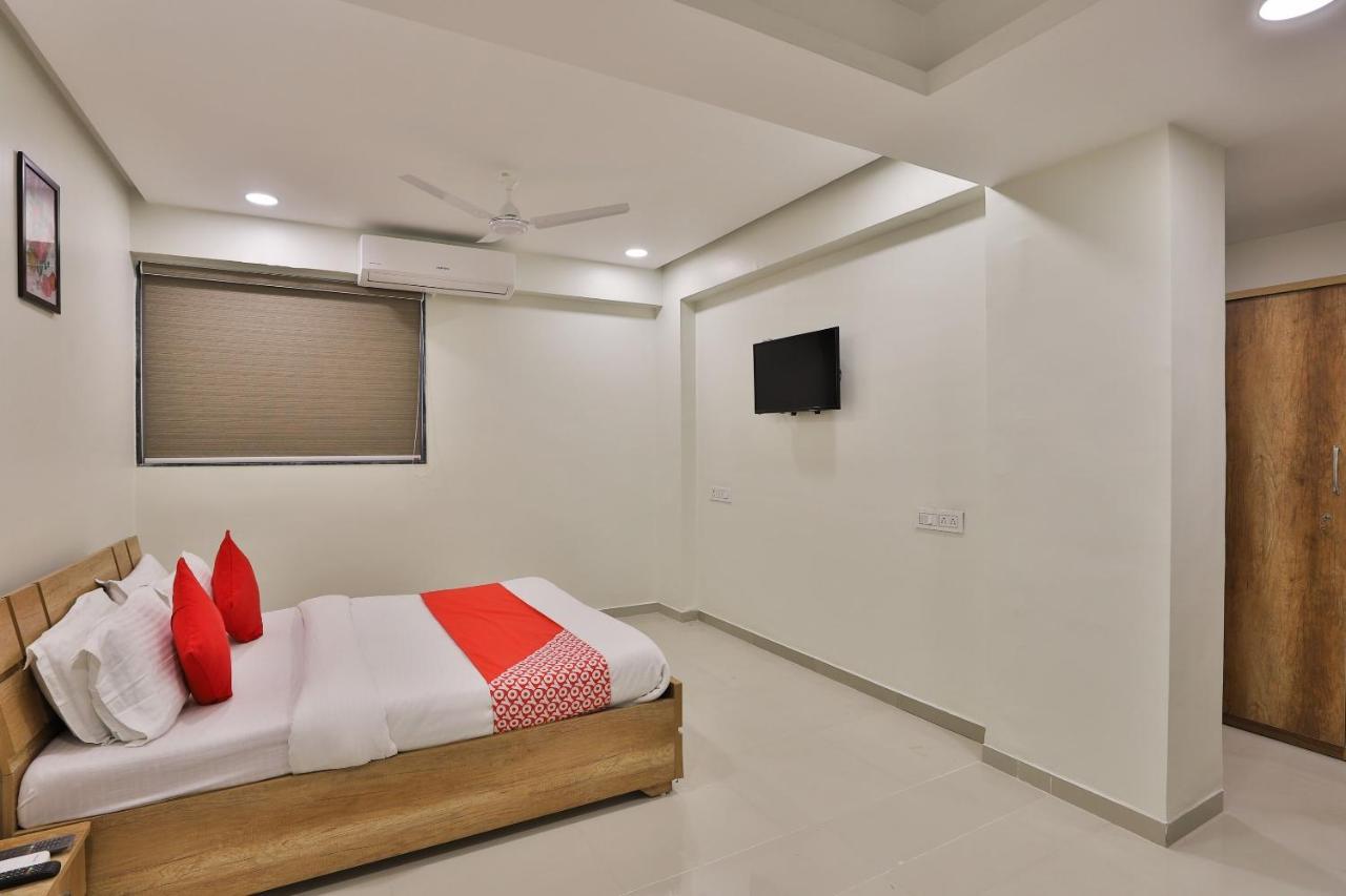Collection O 12462 Hotel Shiv Inn Gandhinagar Extérieur photo