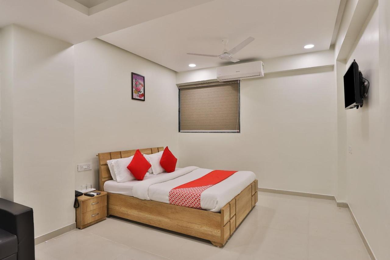 Collection O 12462 Hotel Shiv Inn Gandhinagar Extérieur photo