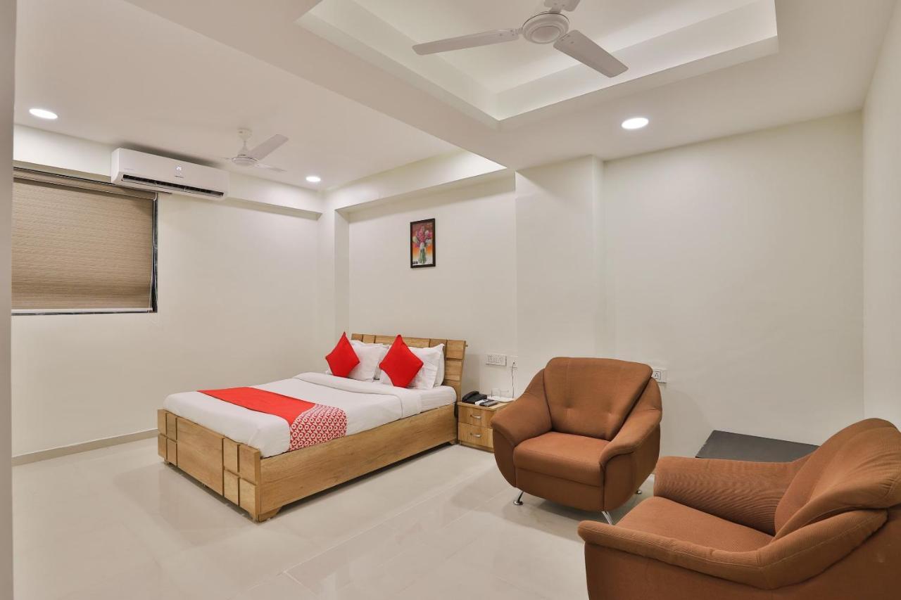 Collection O 12462 Hotel Shiv Inn Gandhinagar Extérieur photo