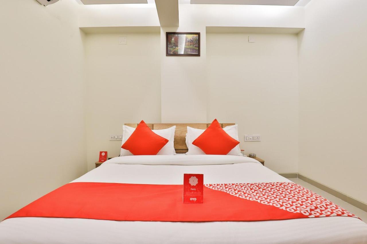 Collection O 12462 Hotel Shiv Inn Gandhinagar Extérieur photo