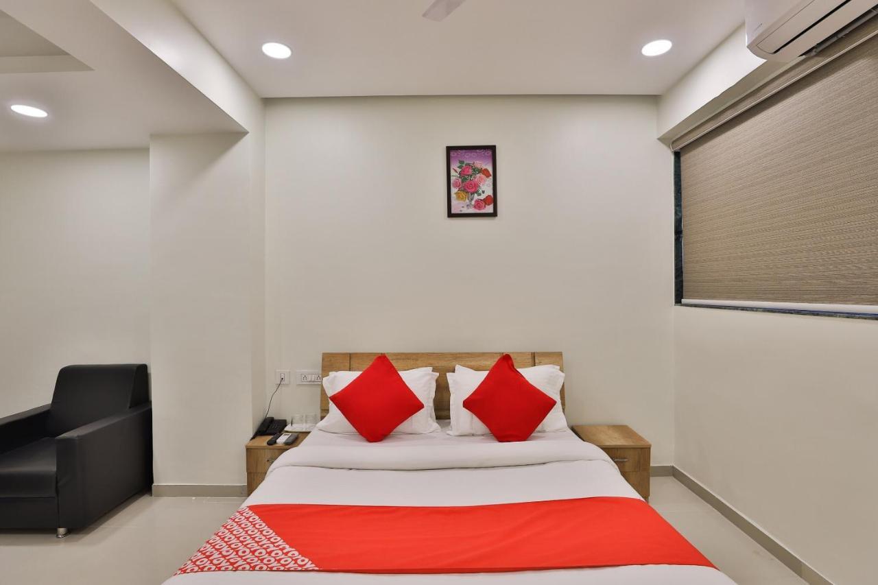 Collection O 12462 Hotel Shiv Inn Gandhinagar Extérieur photo