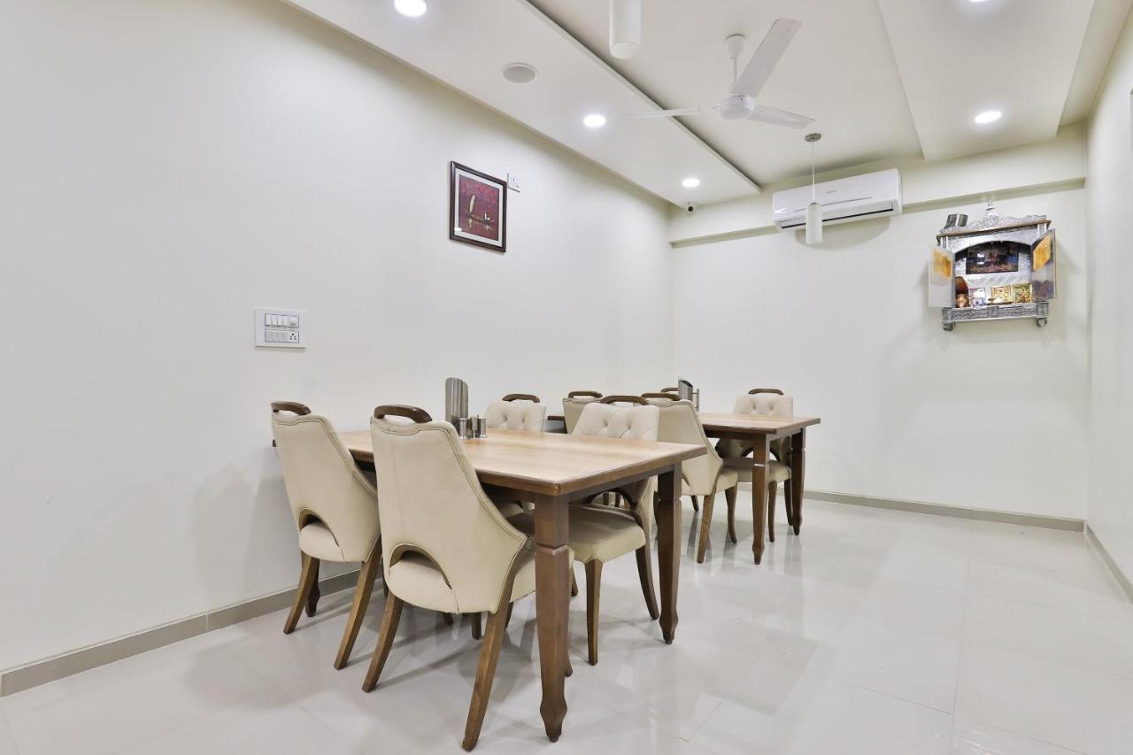 Collection O 12462 Hotel Shiv Inn Gandhinagar Extérieur photo