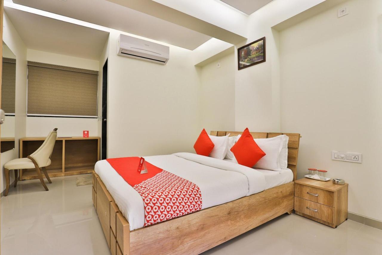 Collection O 12462 Hotel Shiv Inn Gandhinagar Extérieur photo