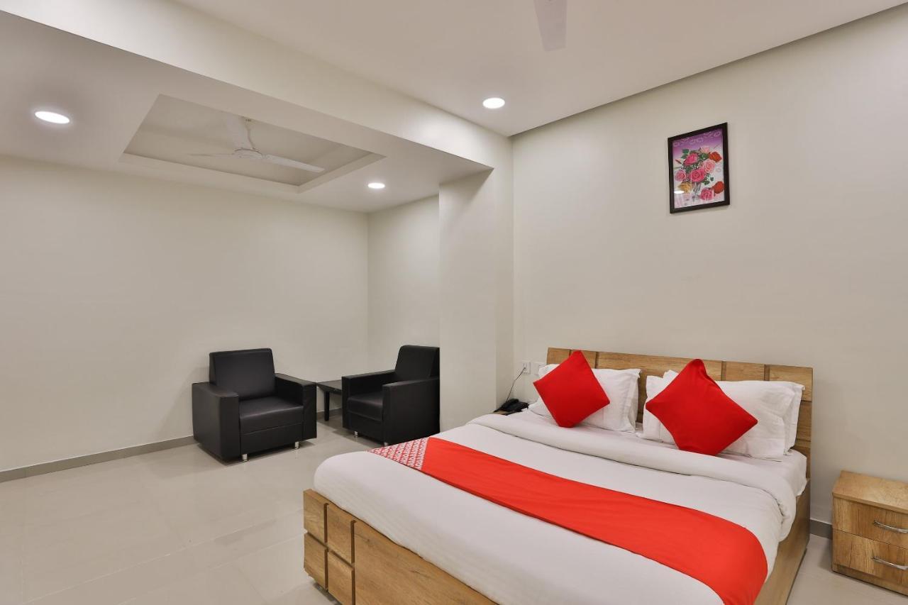 Collection O 12462 Hotel Shiv Inn Gandhinagar Extérieur photo