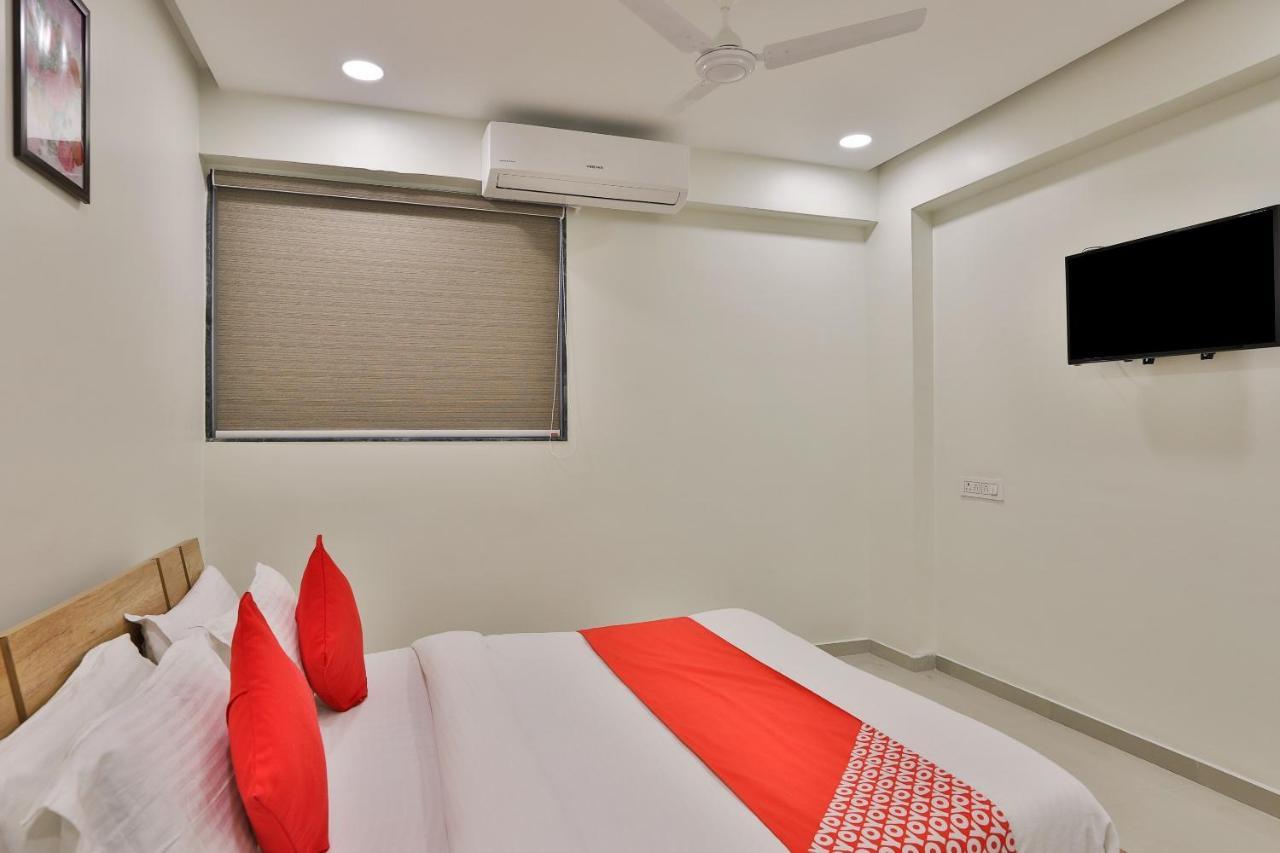 Collection O 12462 Hotel Shiv Inn Gandhinagar Extérieur photo