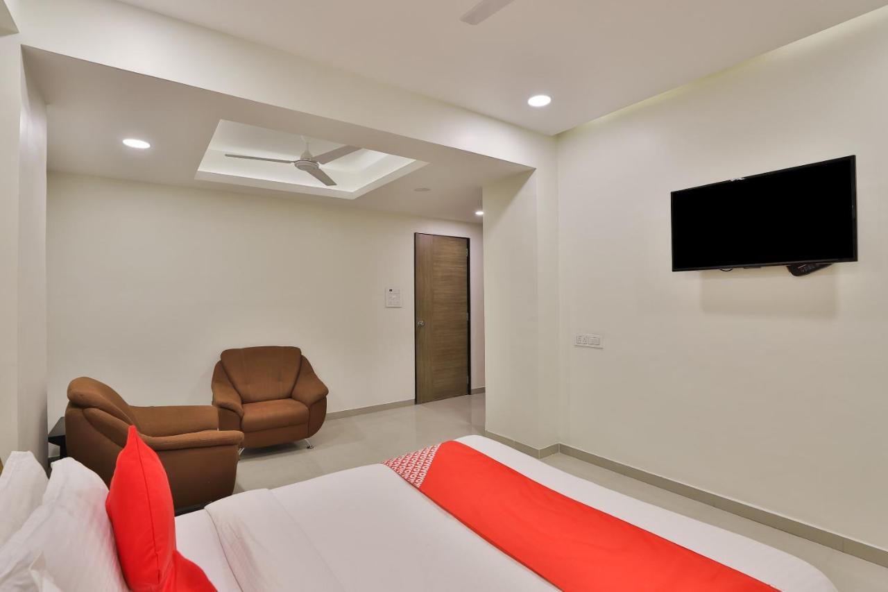 Collection O 12462 Hotel Shiv Inn Gandhinagar Extérieur photo