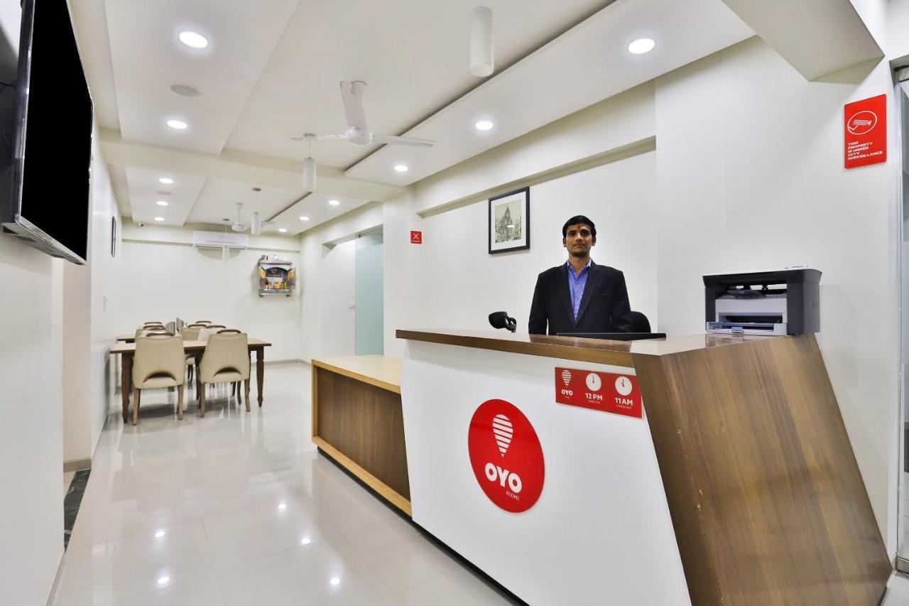 Collection O 12462 Hotel Shiv Inn Gandhinagar Extérieur photo