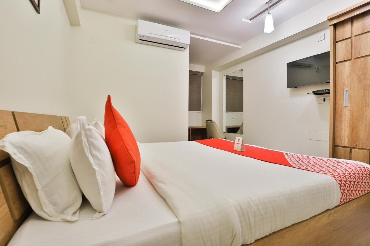 Collection O 12462 Hotel Shiv Inn Gandhinagar Extérieur photo