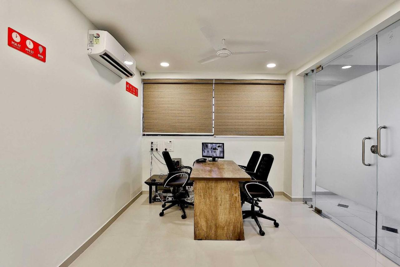 Collection O 12462 Hotel Shiv Inn Gandhinagar Extérieur photo