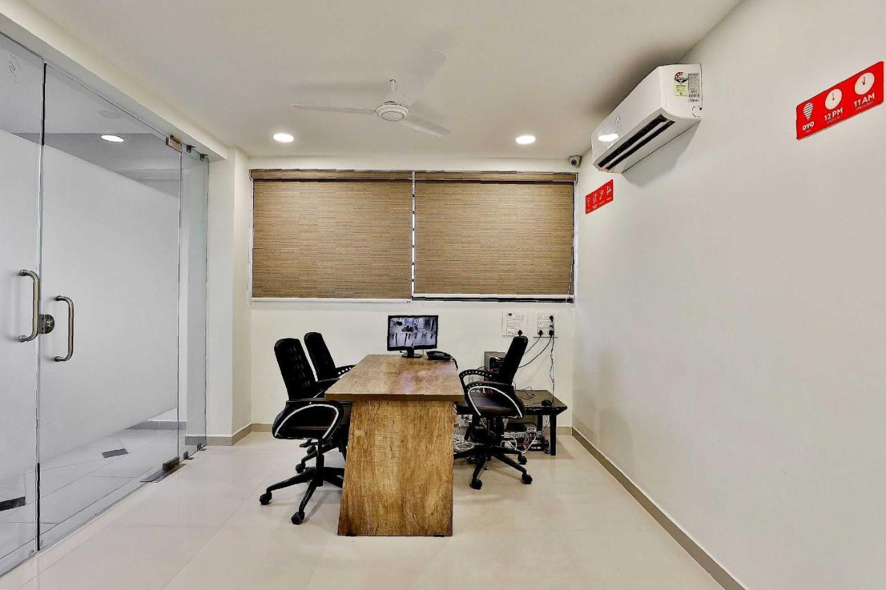 Collection O 12462 Hotel Shiv Inn Gandhinagar Extérieur photo