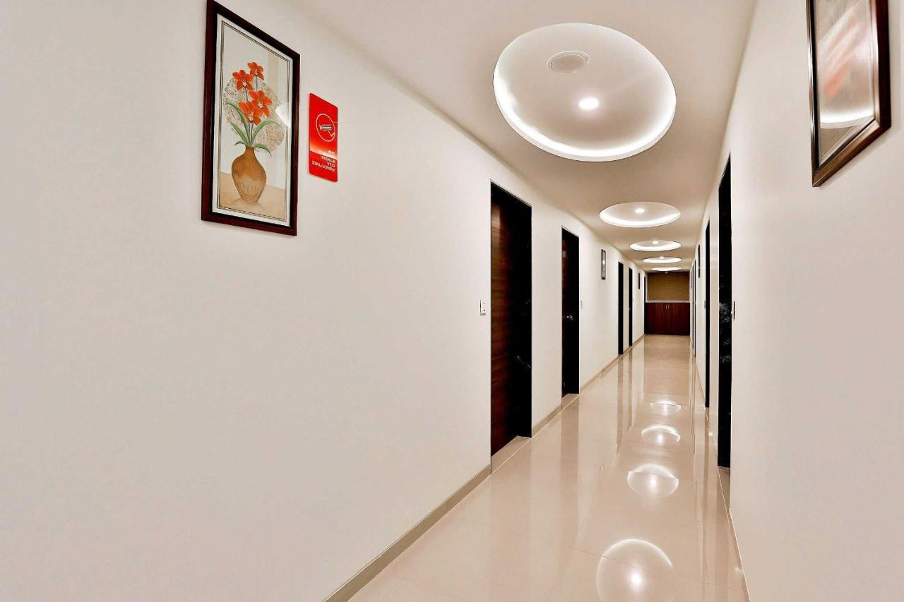 Collection O 12462 Hotel Shiv Inn Gandhinagar Extérieur photo