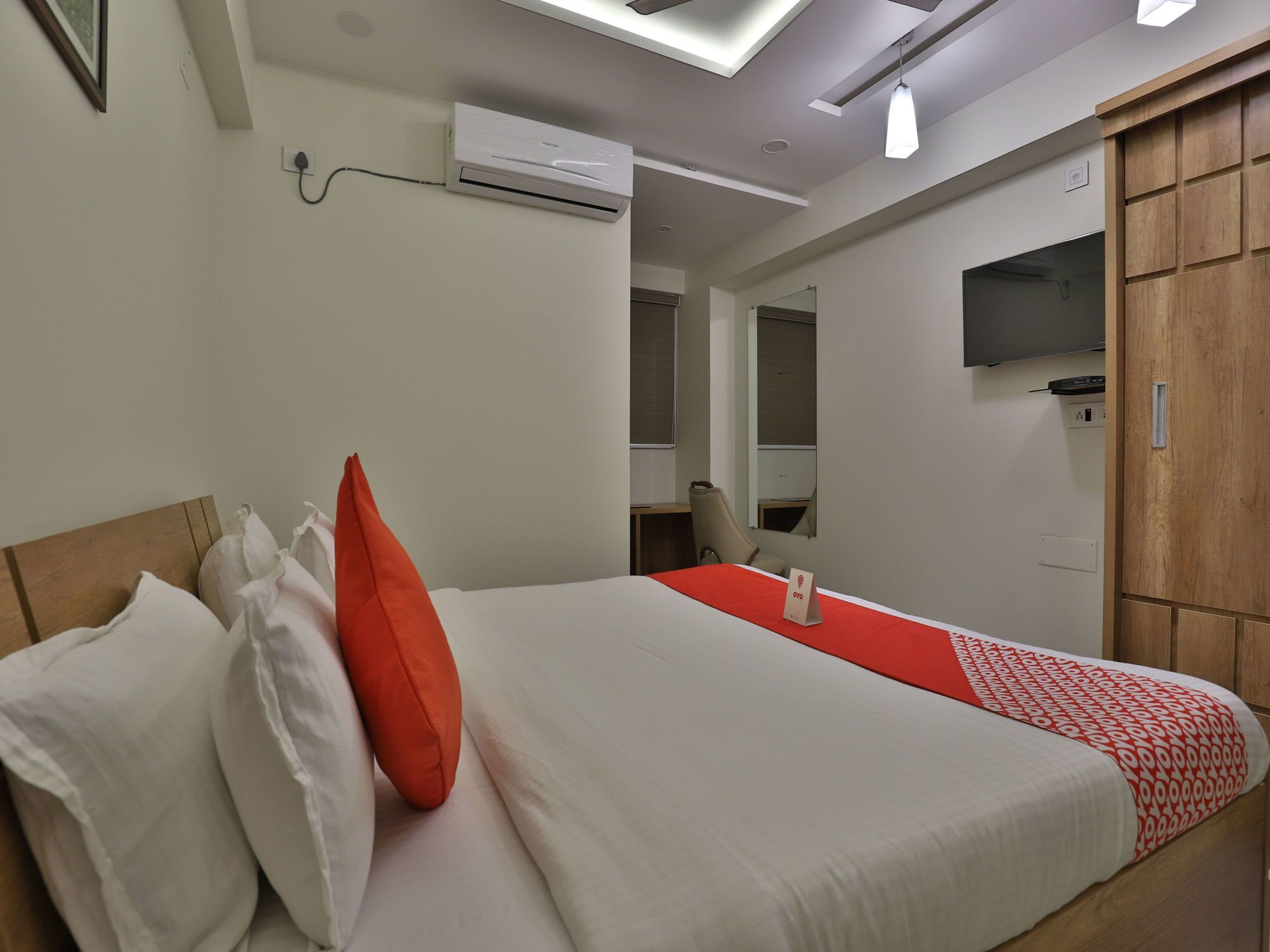 Collection O 12462 Hotel Shiv Inn Gandhinagar Extérieur photo