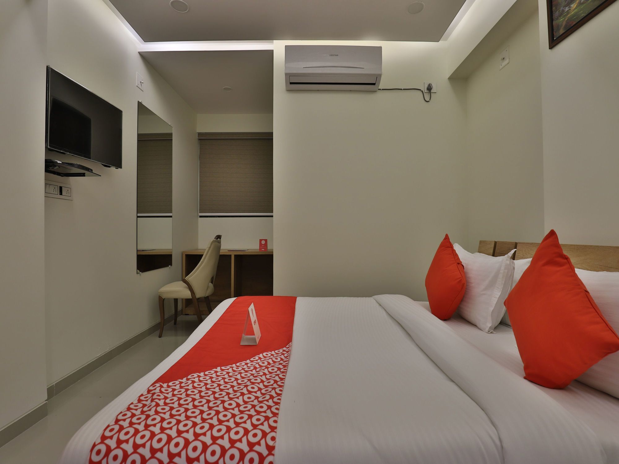 Collection O 12462 Hotel Shiv Inn Gandhinagar Extérieur photo