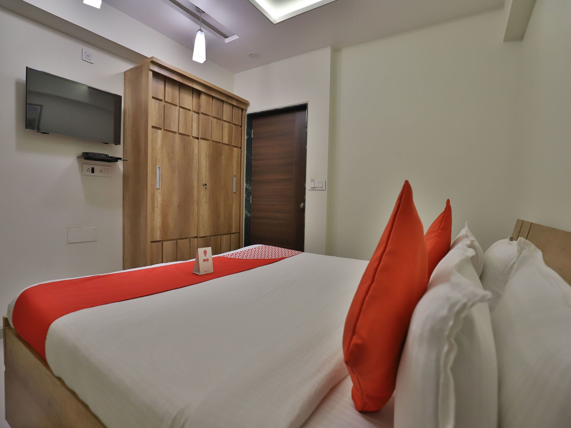 Collection O 12462 Hotel Shiv Inn Gandhinagar Extérieur photo