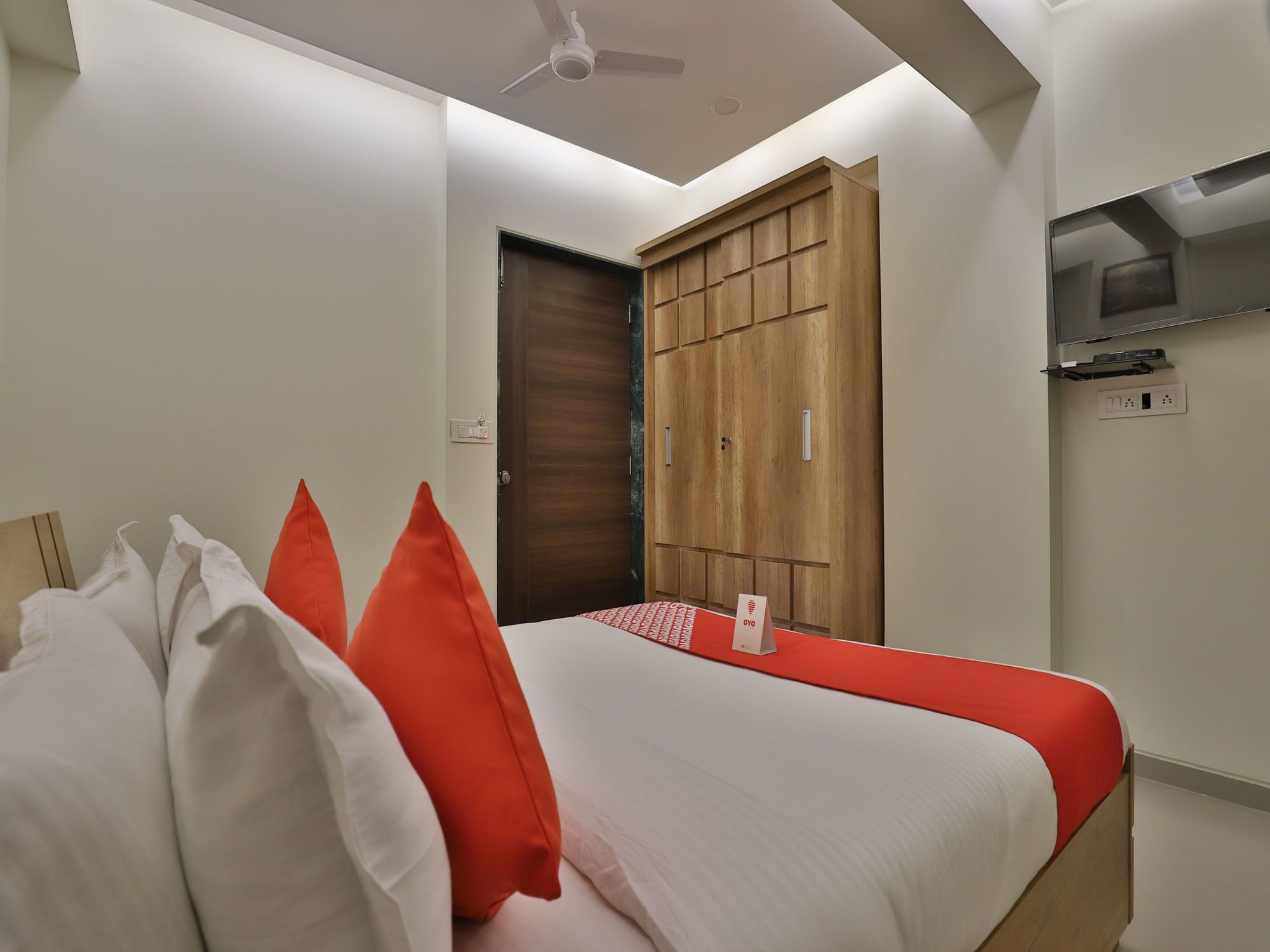 Collection O 12462 Hotel Shiv Inn Gandhinagar Extérieur photo